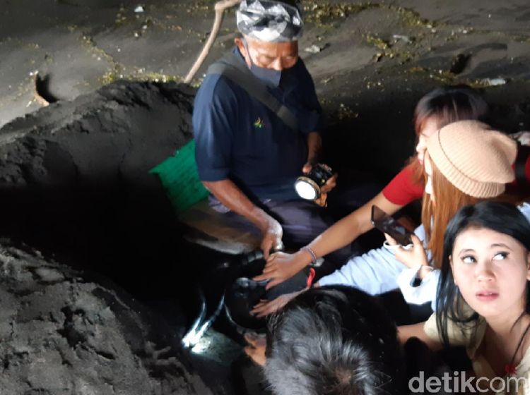 Foto: Ular Keramat yang Mengabulkan Permohonan