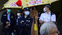Selain memberlakukan lockdown, pemerintah setempat juga memperketat pemakaian masker dan pengecekan suhu di tempat umum. Sejauh ini sekolah kemungkinan akan diliburkan lebih awal. AP Photo/Kin Cheung  