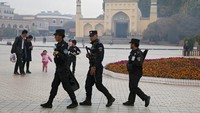 Kelima kasus tersebut ditemukan di Nanfaxin, distrik Shunyi dekat bandara internasional Beijing. Pihak berwenang belum mengonfirmasi secara resmi karena kelima pasien belum menunjukkan gejala. AP Photo/Ng Han Guan  