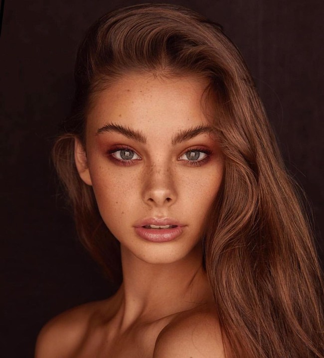 3. Meika Woollard adalah model lain yang wajahnya dianggap sempurna dan patut masuk daftar 100 wanita tercantik di dunia. Ia tergabung dalam agensi modeling kenamaan IMG Models. Foto: Instagram @meikawoollard