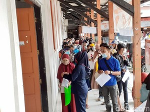 Simak! Ini Daftar Lengkap Besaran dan Penyalur Bansos 2021