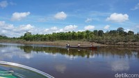 Saking bangganya warga Kalbar dengan Sungai Kapuas, logo Pemkot Pontianak berbentuk Sungai Kapuas lho. Coba perhatiin deh, seperti huruf Y terbalik kan itu? Itu menunjukan sungai. (Wahyu Setyo Widodo/detikTravel)