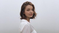 Popularitasnya semakin meroket. Angelina Danilova pun kemudian jadi model brand kosmetik bersama Taeyeon SNSD. (Foto: dok. Instagram @angelinadanilova) 