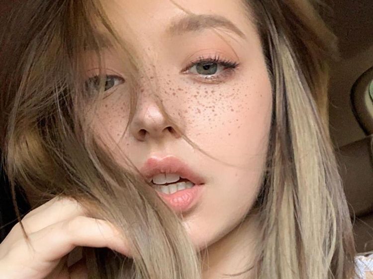 10 Potret Angelina Danilova, Model Rusia yang Populer di Korea