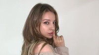 Berawal dari kesukaannya pada K-Pop karena suka nonton video react di YouTube, Angelina Danilova kemudian jadi viral di forum online di Korea. (Foto: dok. Instagram @angelinadanilova) 