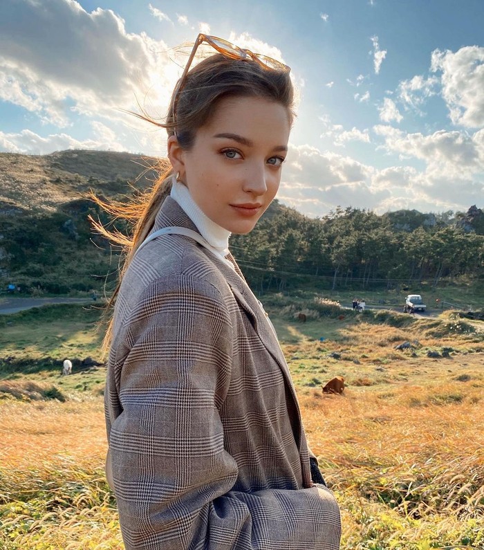 10 Potret Angelina Danilova, Model Rusia yang Populer di Korea