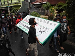 Sindiran hingga Dukungan ke Pemerintah Selepas FPI Dibubarkan