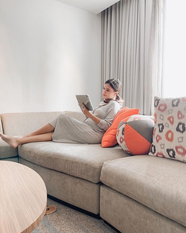 Inilah senyum bahagia Audi dan Anthony setelah memeriksakan kandungannya. Audi telah memberikan julukan untuk anaknya yang masih di kandungan, yakni Bao Bao.  Foto: dok. Instagram