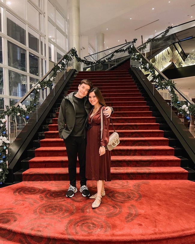 Audi dan Anthony termasuk pasangan yang tidak perlu menunggu lama untuk hamil. Pasangan yang menikah pada September 2020 itu tentu saja sangat bersyukur atas kehamilan pertamanya.  Foto: dok. Instagram