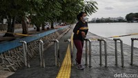 Penutupan itu berdasarkan Seruan Gubernur Provinsi DKI Jakarta Nomor 17 Tahun 2020 dan Instruksi Gubernur Provinsi DKI Jakarta Nomor 64 Tahun 2020 tentang Pelaksanaan Pengendalian Kegiatan Masyarakat Dalam Pencegahan Covid-19 di masa libur Hari Raya Natal 2020 dan Tahun Baru 2021.