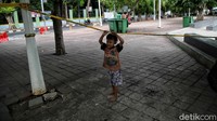 Setidaknya ada 94 fasilitas umum dan ruas jalan di Jakarta yang akan ditutup dan diberlakukan pengendalian ketat pada malam tahun baru besok.