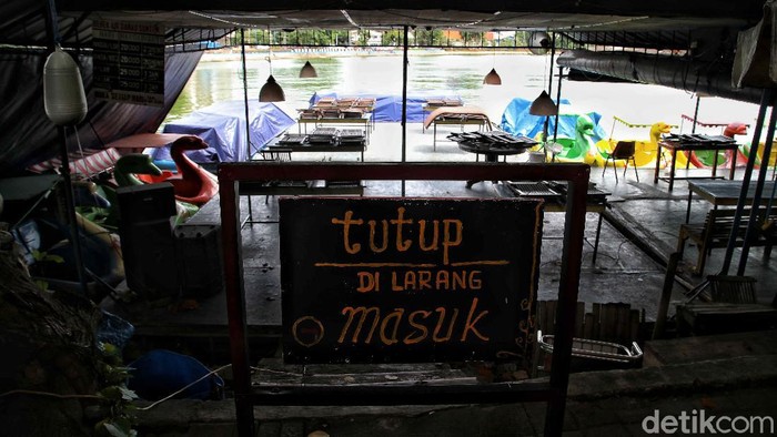 Sejumlah tempat publik di Ibu Kota ditutup jelang malam tahun baru. Penutupan dilakukan sebagai upaya pencegahan penyebaran virus Corona.