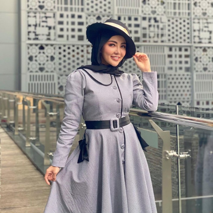 Bella Shofie berhijab