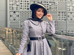 Bella Shofie Bagi-bagi Sembako, Bantu Warga yang Terdampak Pandemi COVID-19