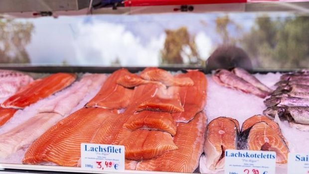 Here's How to Choose Salmon for BBQ Serving