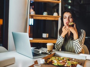 Cara Menurunkan Berat Badan Tanpa Harus Berhenti Makan, Simak Yuk!