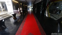 Seperti namanya, hotel ini memberikan konsep liburan stylish untuk traveler modis. Dari pintu masuk saja, kamu sudah disambut dengan red carpet. Eits, bukan red carpet sungguhan, tapi keliatannya sangat mewah.