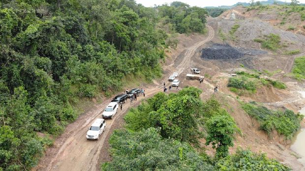 Dinas Lingkungan Hidup Banjar dan DLH Kalsel sidak lokasi tambang batu bara ilegal yang merusak Sungai Mangkauk (dok Istimewa)