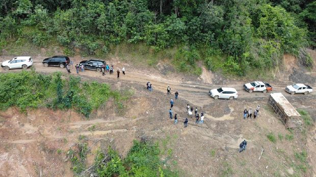 Dinas Lingkungan Hidup Banjar dan DLH Kalsel sidak lokasi tambang batu bara ilegal yang merusak Sungai Mangkauk (dok Istimewa)