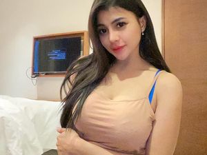 Video Makan Sosis Nyaris Ciuman, Erni Tisya Didamprat Tunangan Bobby Stuntrider