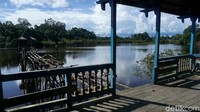 Wisata alam yang khas akan lahan gambut itu aslinya adalah sebuah anak sungai yang berevolusi menjadi perairan dangkal, terlebih pada saat-saat tertentu seperti musim kemarau. 