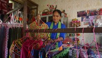 Suku Iban sebenarnya memiliki beberapa jenis corak tenun. Ada tenun sidan, ikat, dan sungket. Namun, Susana hanya fokus membuat kerajinan dari tenun sidan.