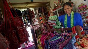 Foto: Tenun Sidan Khas Dayak Iban yang Masih Bertahan