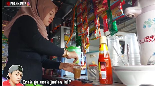 Gaji Kecil, Mantan Guru Cantik Ini Pilih Jualan Kopi