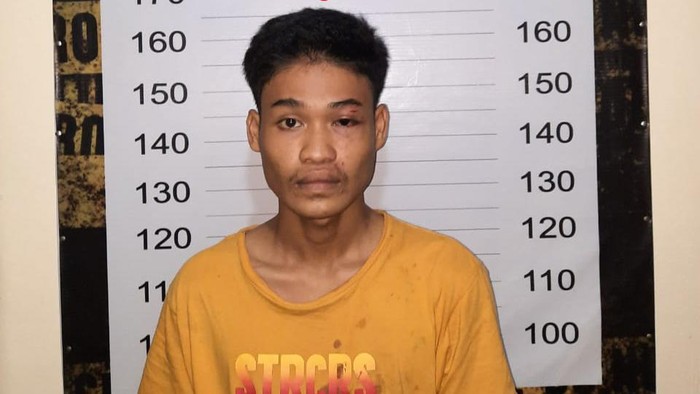 Ikram (18) diamuk warga di Makassar karena menjambret tas wanita (dok. Istimewa).