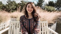 Jeanette ternyata seorang mantan pramugari maskapai Singapura. Di foto ini ia memakai seragam kebanggaannya. Foto: Instagram jeanetteongtoo