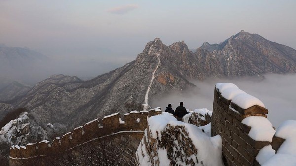 Tembok Besar Jiankou ini merupakan yang paling berbahaya dan terindah di Beijing, apalagi saat diselimuti salju di musim dingin. Tembok Besar Jiankou ini merupakan yang paling berbahaya dan terindah di Beijing, apalagi saat diselimuti salju di musim dingin.