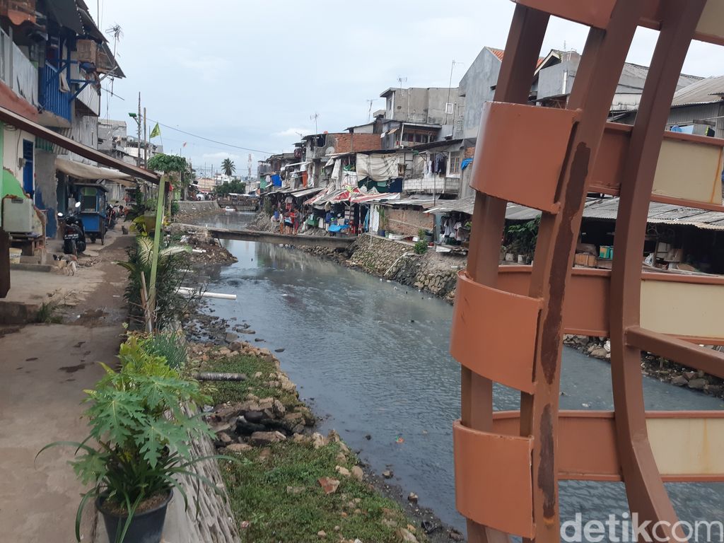 Kali Pecah Kulit atau Kali Tangki, Jakarta Barat. (Danu Damarjati/detikcom)