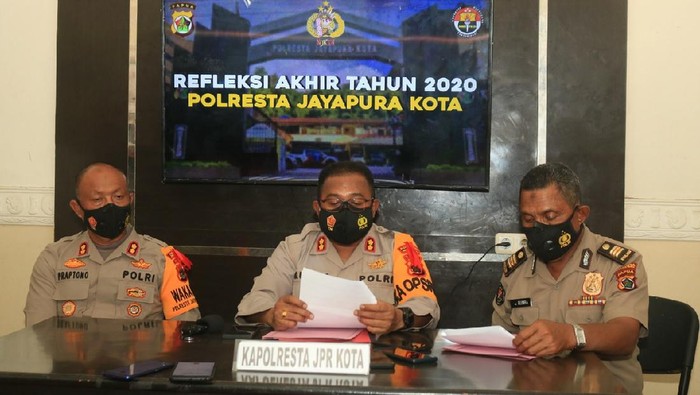 Kapolresta Jayapura Kota AKBP Gustav R Urbinas (tengah) (dok Istimewa)