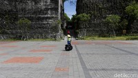 Selain itu, terdapat berbagai atraksi lain yang dapat dinikmati wisatawan, seperti Street Theater, Lotus Pond, Indraloka Garden, dan masih banyak lagi.