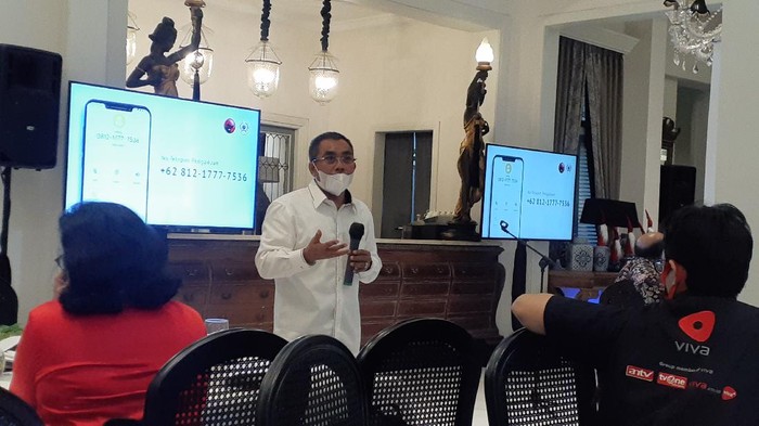 Ketua Fraksi PDIP Gembong Warsono saat Menyampaikan Refleksi 2020