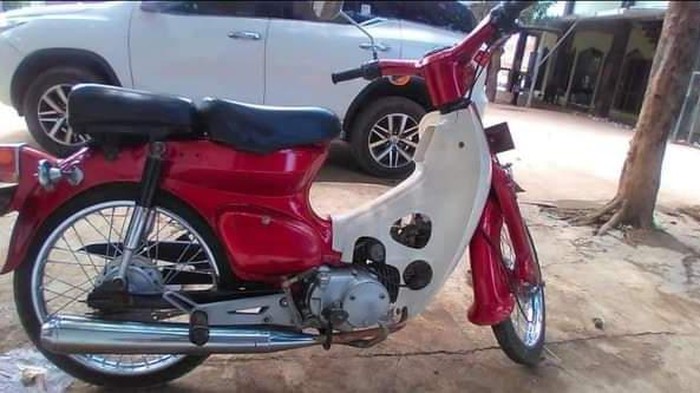 Kiai di Cirebon lelang motor antik dengan mahar puasa sunah
