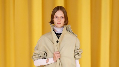 10 Koleksi Terbaru Prada Spring/Summer 2021: Coat Hingga Motif Playful