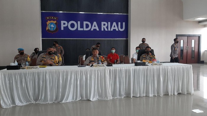 Konferensi pers di Polda Riau (Raja Adil-detikcom)