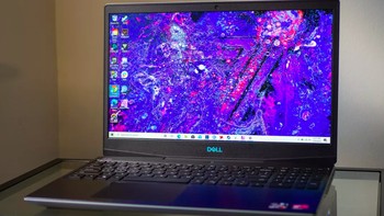 Terakhir ada Dell G5 15 SE sebagai laptop gaming murah terbaik tahun 2020. GPU-nya pakai Radeon RX 5600M. Portnya banyak untuk multitasking dari USB-C, card reader, LAN, HDMi 2.0 sampai audio. Harganya USD 1.050. (The Verge)