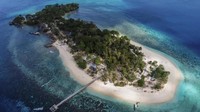 Likupang di Kabupaten Minahasa Utara dianugerahi garis pantai bersih dengan pasir putih dan air laut yang sangat jernih. D i kawasan ini wisatawan bisa ke pantai Paal, pulau Gangga serta bukit dan pantai Pulisan. Likupang juga menjadi surga bagi para pecinta selam lantaran memiliki banyak spot menarik. Salah satunya desa ekowisata Bahoi. dok. Kemenparekraf