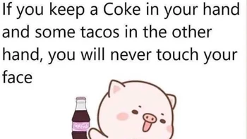 Tidak boleh menyentuh wajah agar tidak terinfeksi virus Corona? Gampang saja mengatasinya, cukup selalu membawa makanan di kedua tangan dijamin tidak akan tergoda untuk menyentuh wajah. Foto: Twitter