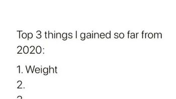 Angkat tangan yang sepanjang tahun 2020 makin sering ngemil dan berat badannya naik. Foto: Twitter