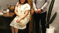 Nongkrong bareng teman di sebuah kafe, Michael Yukinobu De Fretes juga tak mau ketinggalan untuk mengabadikan momen. Foto: Instagram @yukinobu_de_fretes