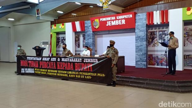 mosi tidak percaya asn jember ke bupati faida