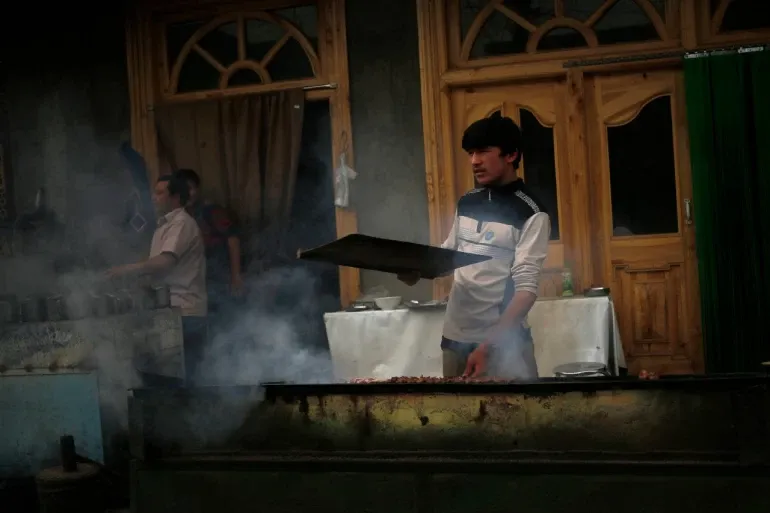 Muslim Uighur Diduga Dipaksa Makan Daging Bagi Setiap Jumat