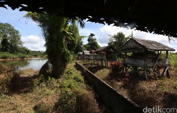 Rumah Mayat (Kulambu) suku dayak Taman ini memang dianggap oleh masyarakat sebagai peninggalan dan tradisi yang sangat berharga.