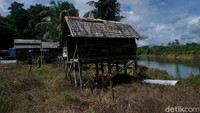 Setelah Dayak Taman pindah dan menempati Rumah Betang Semangkok, Rumah Mayat (Kulambu) itu pun ikut dipindahkan, ke sisi Sungai Menawik.