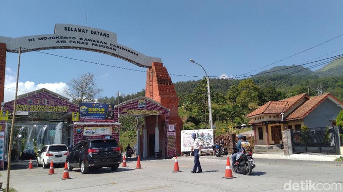pemandian air panas Padusan-Pacet