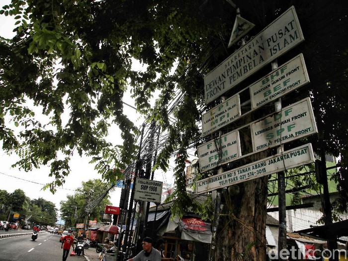 Pemerintah melarang atribut, simbol, dan kegiatan ormas FPI. Seperti apa kondisi terkini di kawasan Petamburan yang jadi lokasi Kantor Sektretariat DPP FPI?