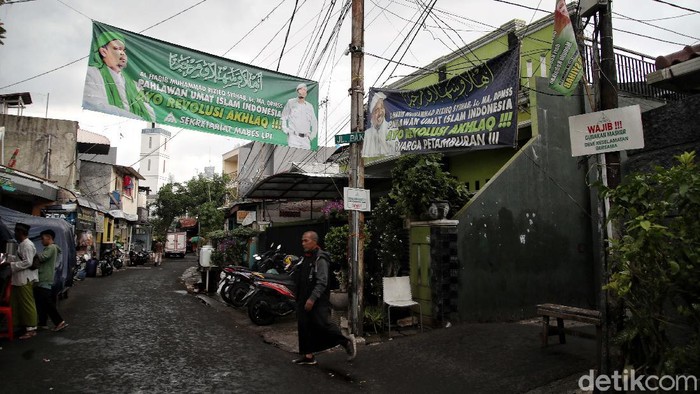 Pemerintah melarang atribut, simbol, dan kegiatan ormas FPI. Seperti apa kondisi terkini di kawasan Petamburan yang jadi lokasi Kantor Sektretariat DPP FPI?